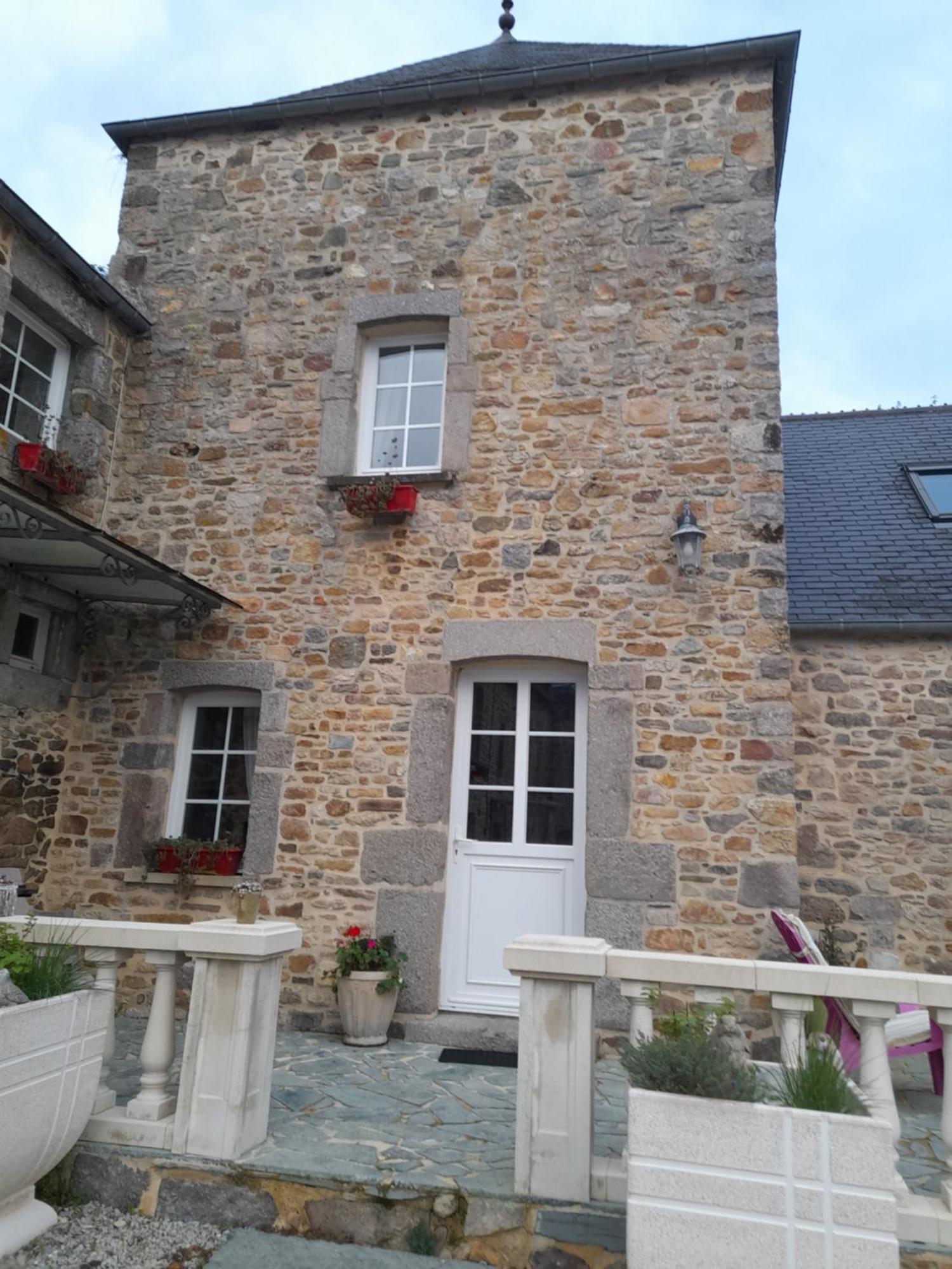 Domaine De La Tour Carree - 3 Chambres Benoitville Exteriör bild